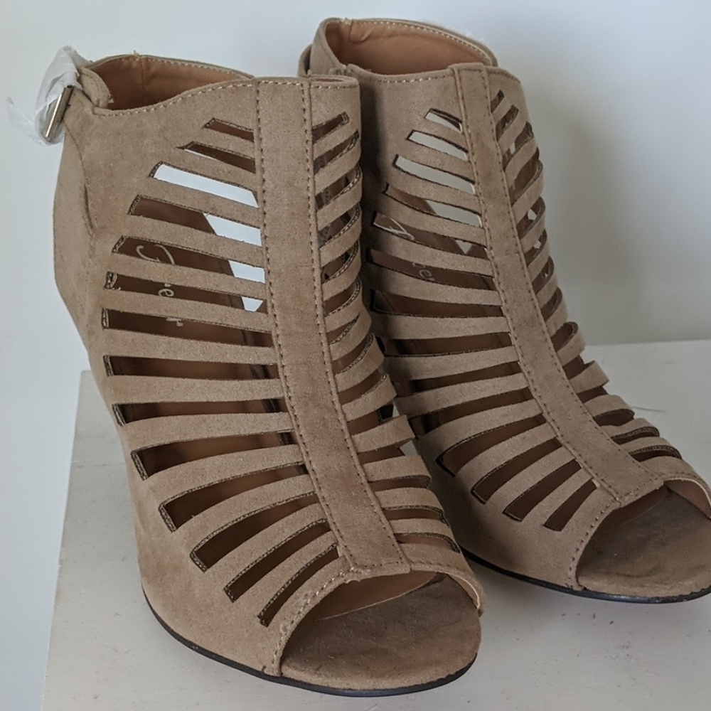 Taupe cut out strappy chunky High heel